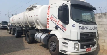 Caminhão-tanque para coleta e transporte de resíduos industriais